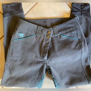 SmartPak Piper full seat silicone breeches, size 28R.